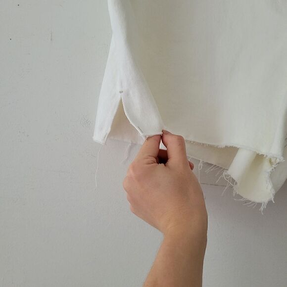 Abercrombie & Fitch 4" High Rise Mom Short White Raw Hem 36/22 - Picture 9 of 9